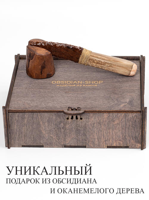 Нож из окаменелого дерева